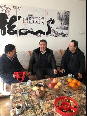 敦煌種業(yè)領(lǐng)導看望慰問公司老干部、老黨員及困難黨員職工