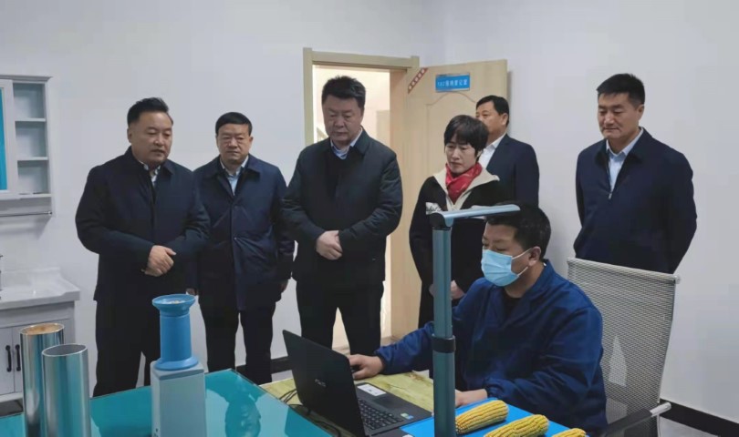 酒泉市政府黨組成員、副市長哈里別克來敦煌種業(yè)調研指導工作